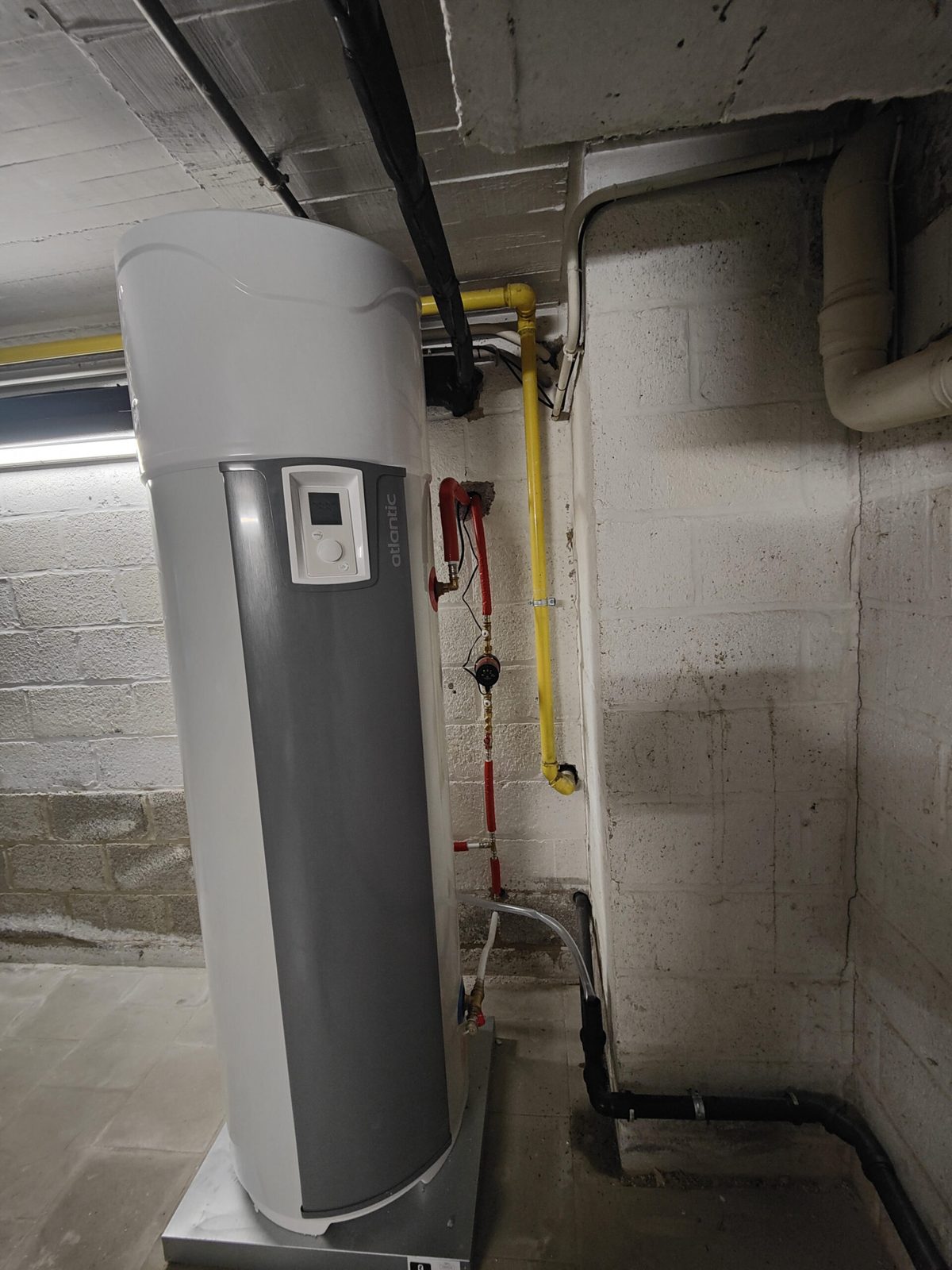 Boiler thermodynamique Atlantic de 270 l récupérant la chaleur du garage