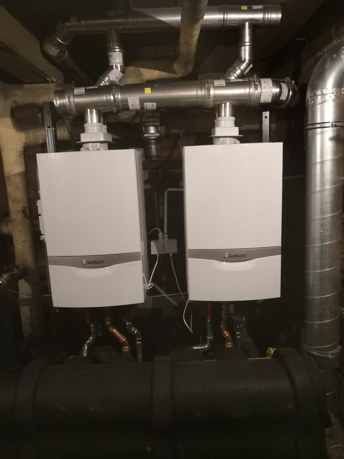 Après : deux chaudières à condensation Vaillant ecoTEC plus en série