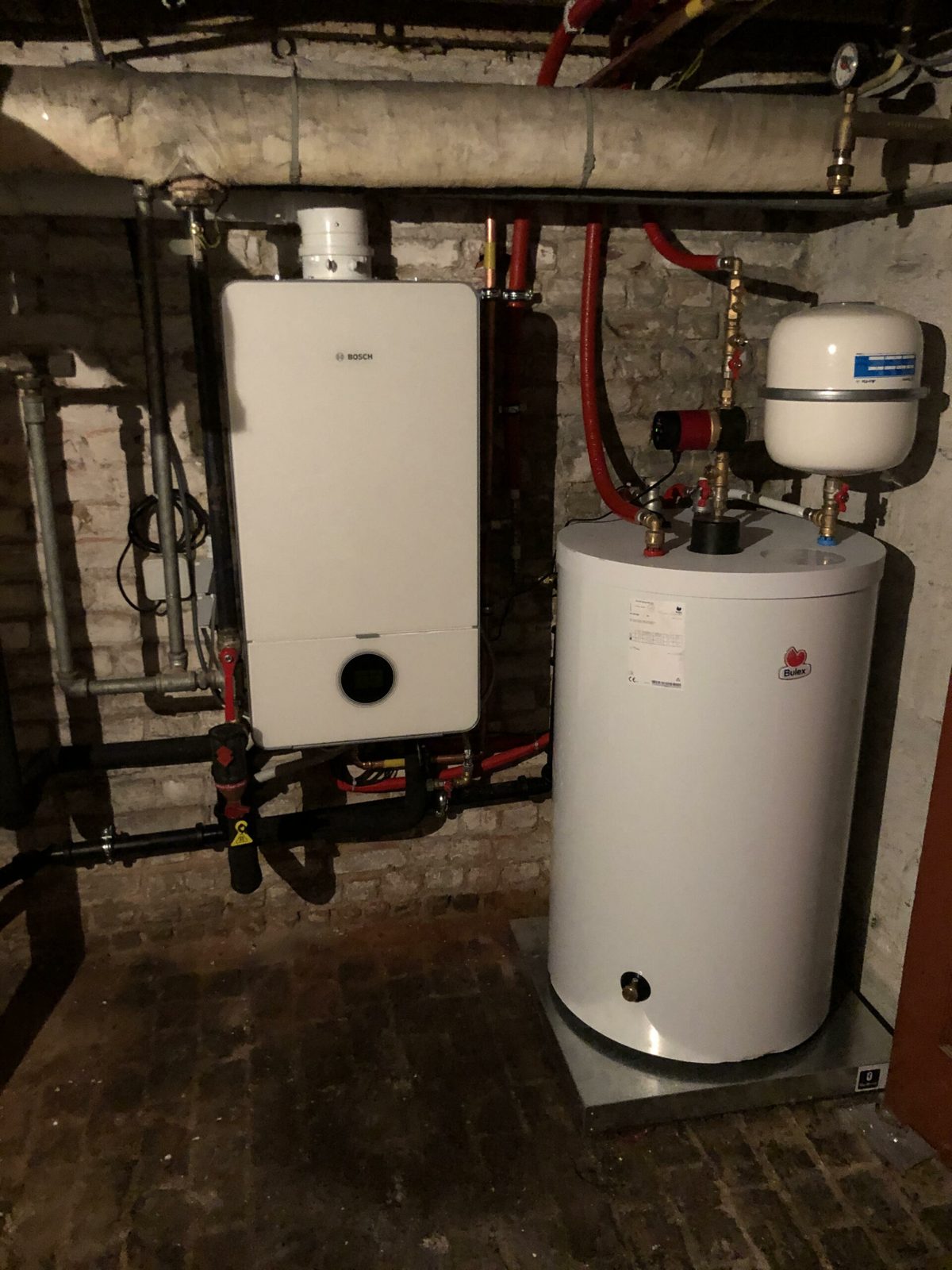 Chaudière à condensation Bosch GC7000iW avec boiler de 150 l